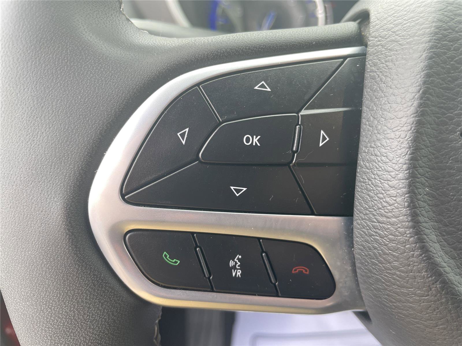 Used 2025 Chrysler Pacifica Select FWD image 15