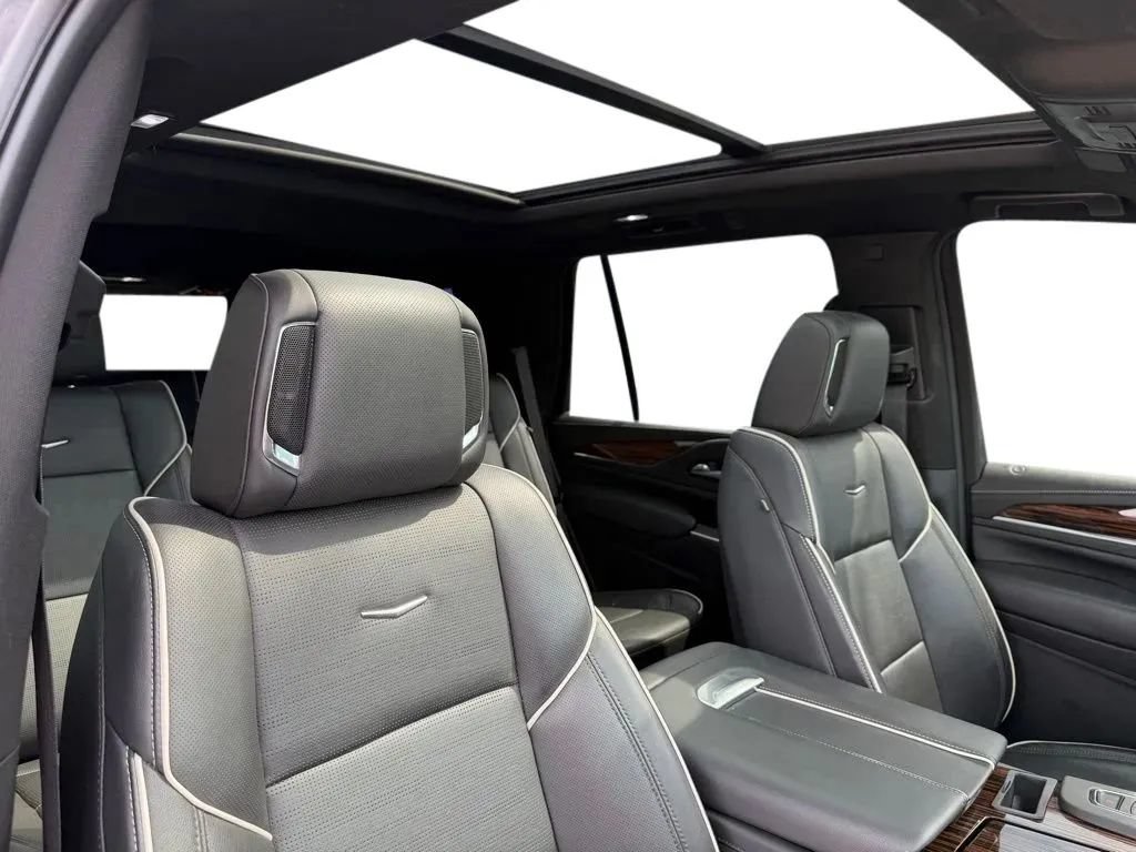 Used 2023 Cadillac Escalade Premium Luxury AWD/4WD image 26
