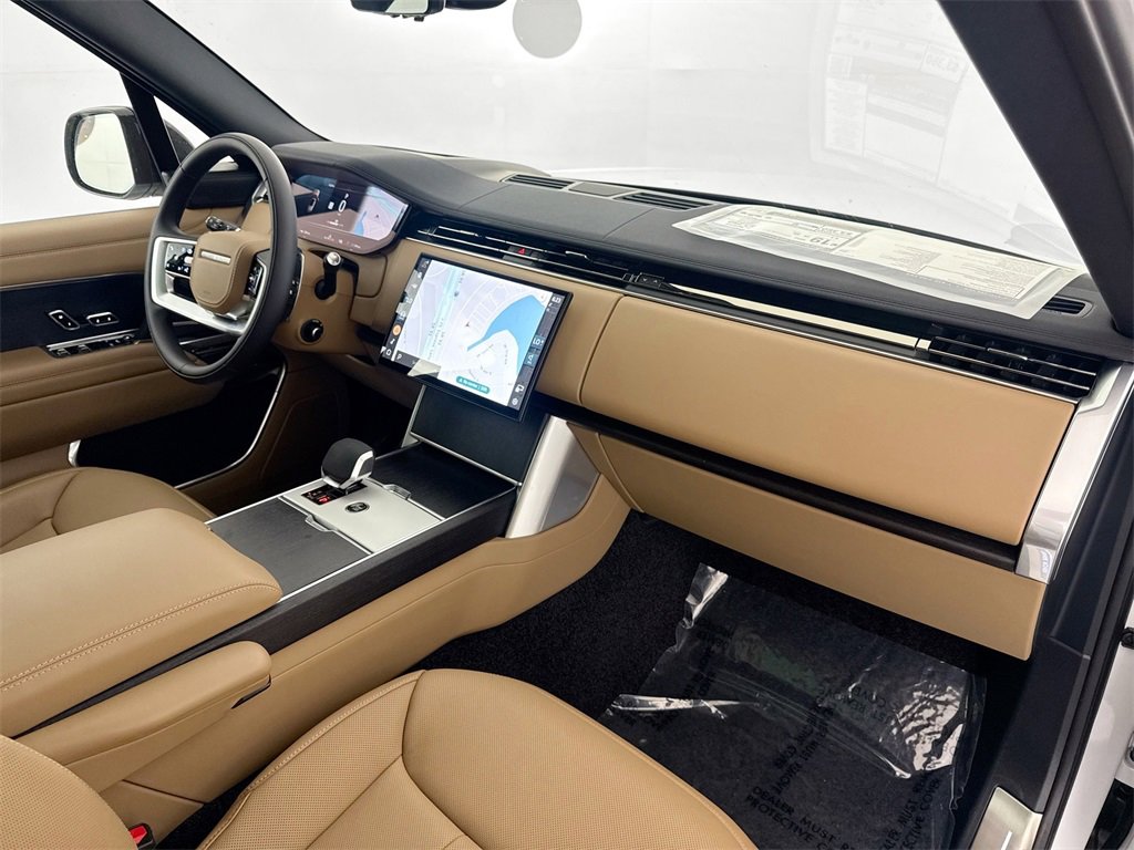 New 2025 Land Rover Range Rover SE image 28