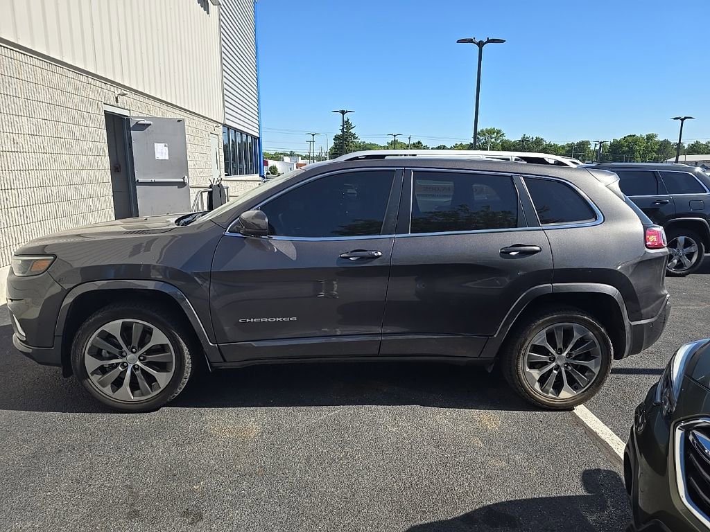 Used 2019 Jeep Cherokee Overland w/ Technology Group AWD/4WD image 7