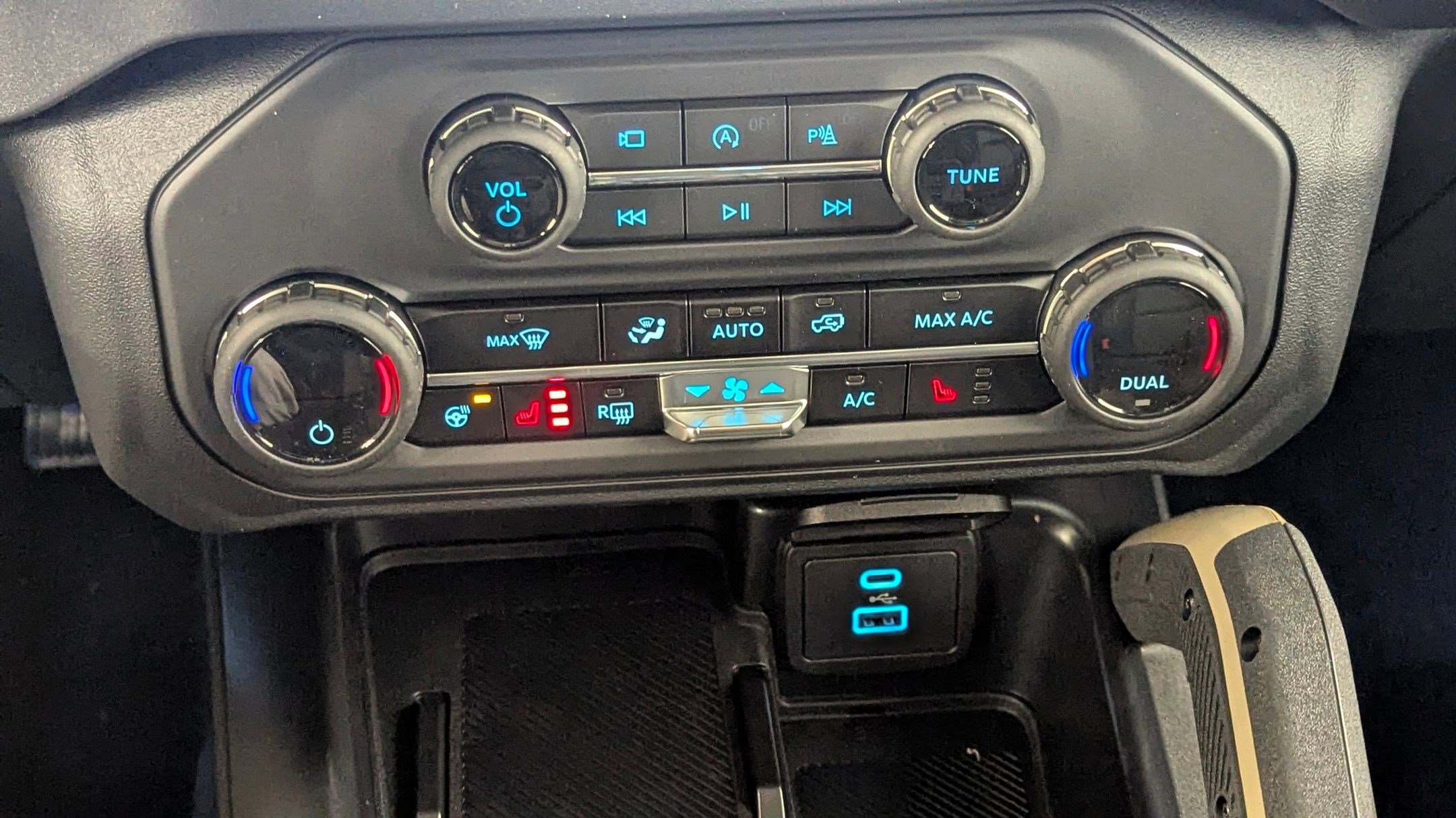 New 2025 Ford Bronco Badlands image 25