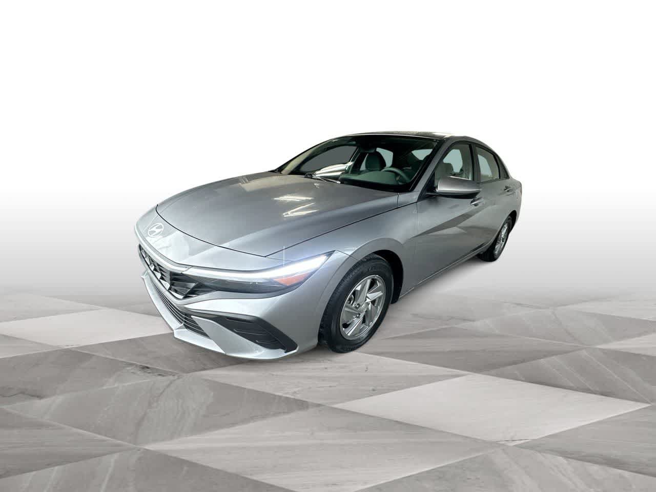 Used 2026 Hyundai Elantra SE FWD image 4