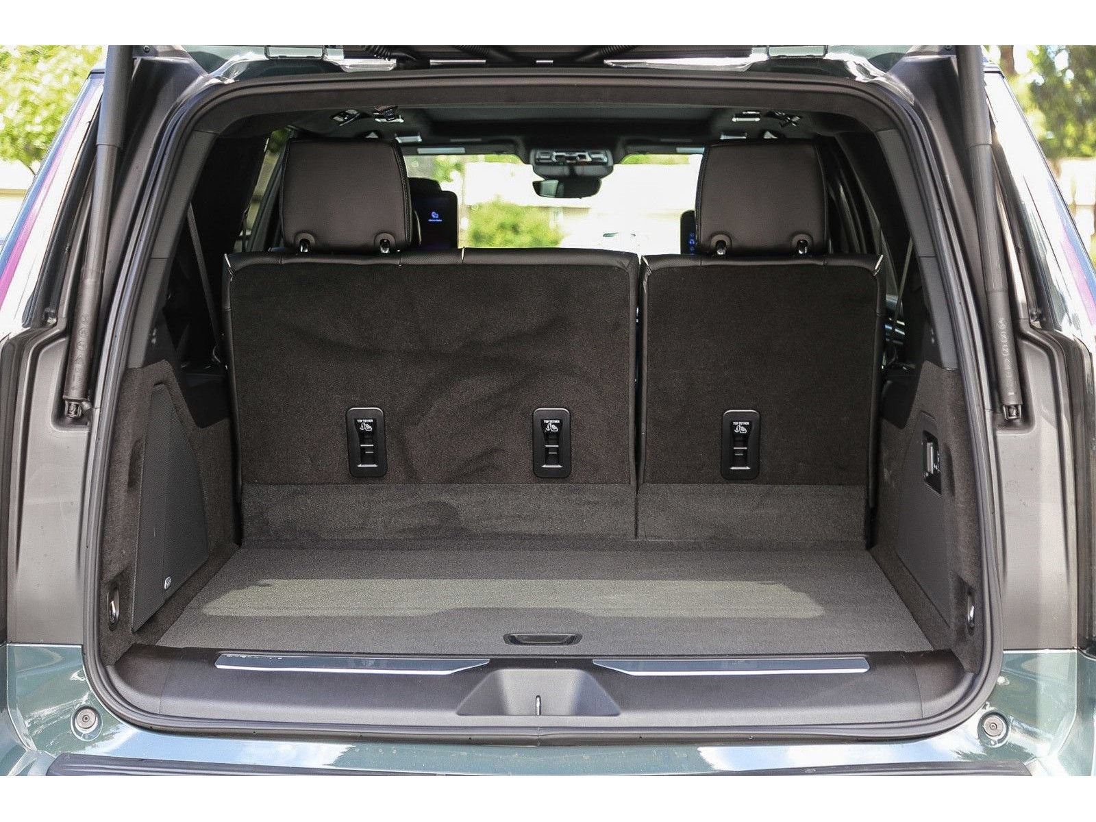 Used 2025 Cadillac Escalade ESV V AWD/4WD image 24