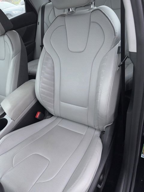 Used 2024 Hyundai Elantra Limited image 11