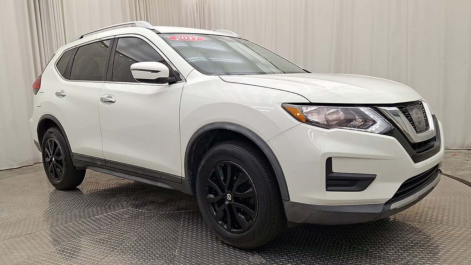 Used 2017 Nissan Rogue SV AWD/4WD image 7