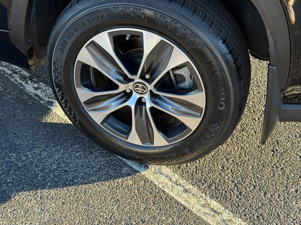 Certified 2023 Toyota Highlander XLE image 10