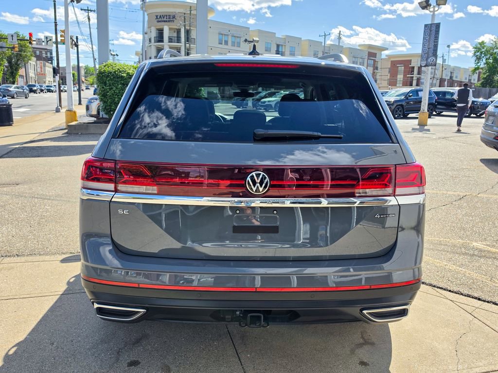 Certified 2025 Volkswagen Atlas SE w/ Panoramic Sunroof Package AWD/4WD image 4
