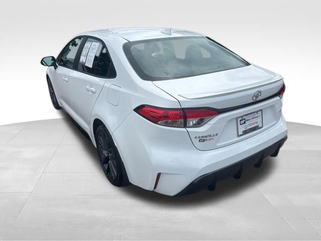 Used 2026 Toyota Corolla SE FWD image 3