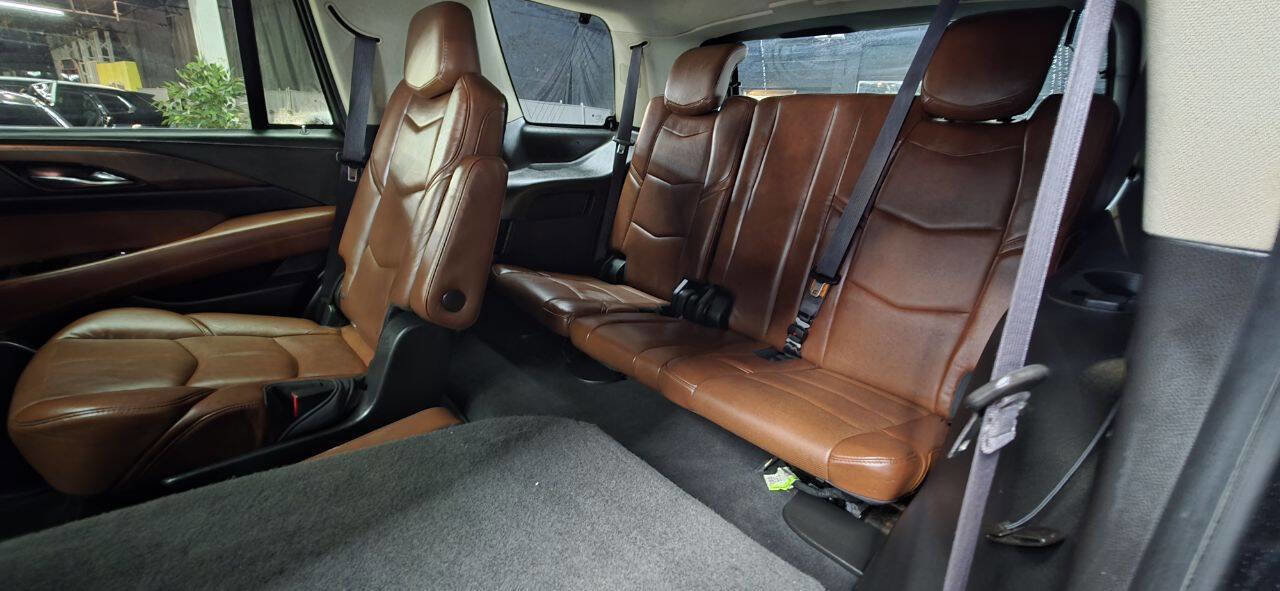 Used 2016 Cadillac Escalade Luxury image 25