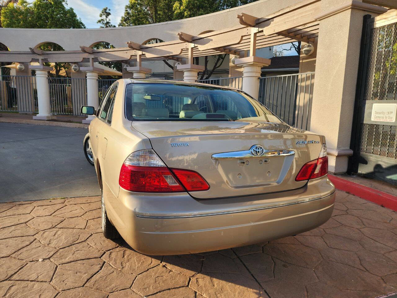 Used 2003 Toyota Avalon XLS FWD image 4