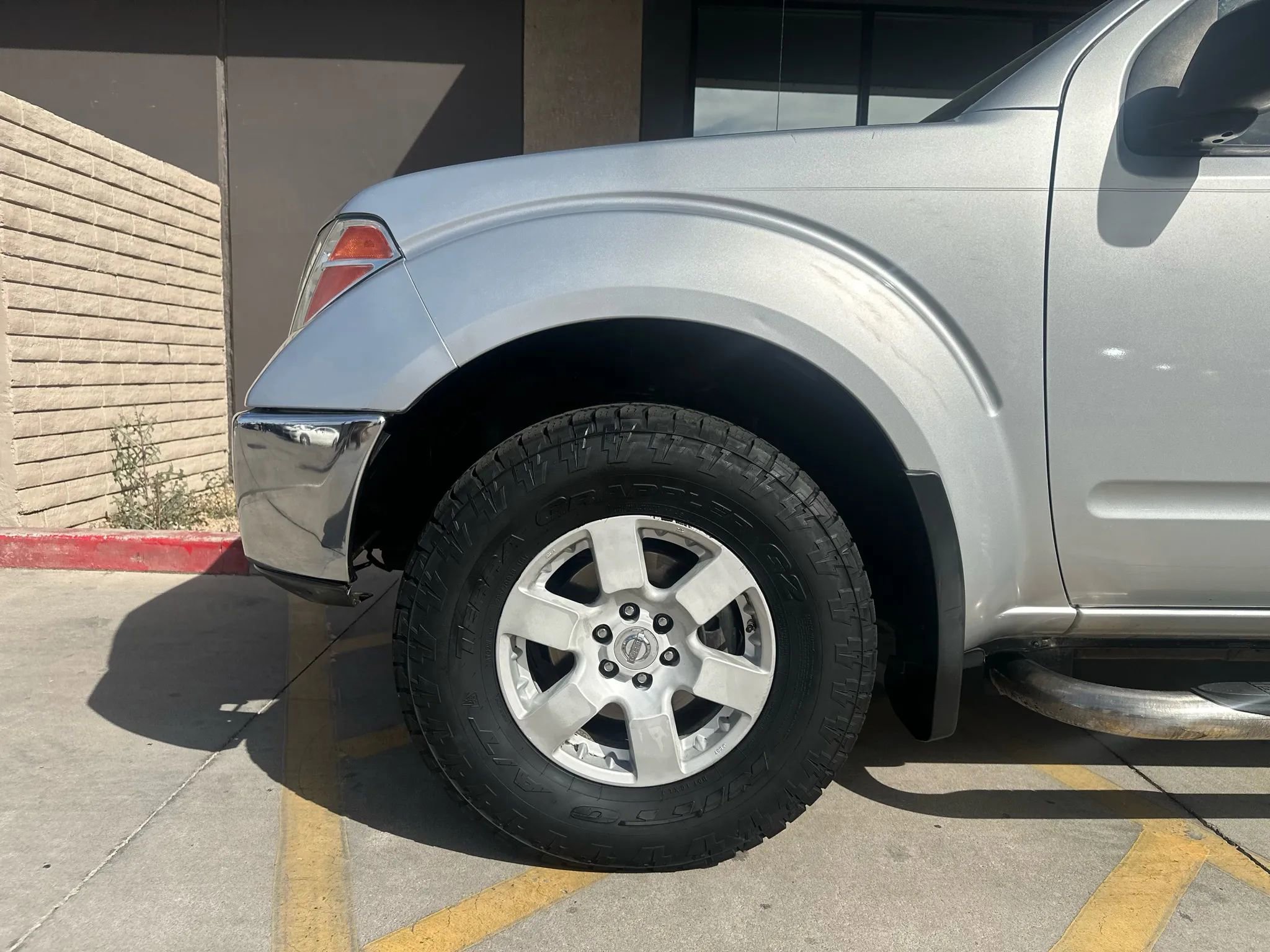 Used 2005 Nissan Frontier NISMO image 10