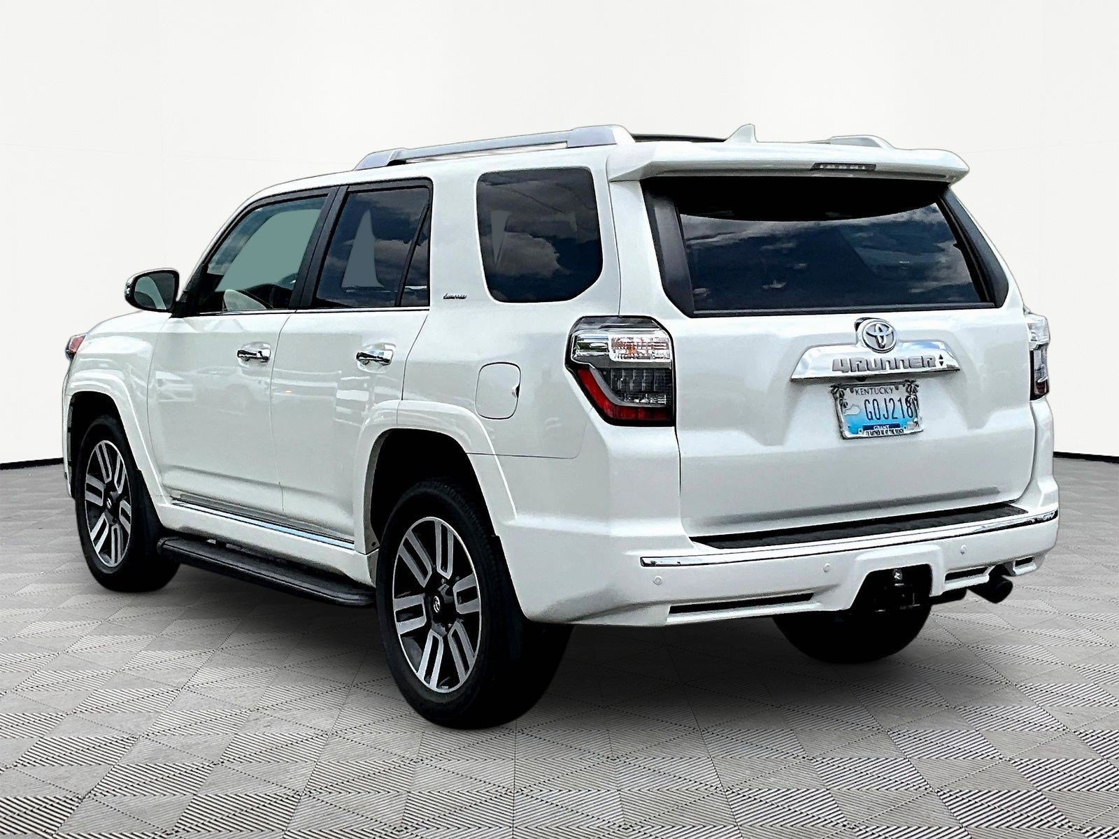 Used 2023 Toyota 4Runner Limited AWD/4WD image 4