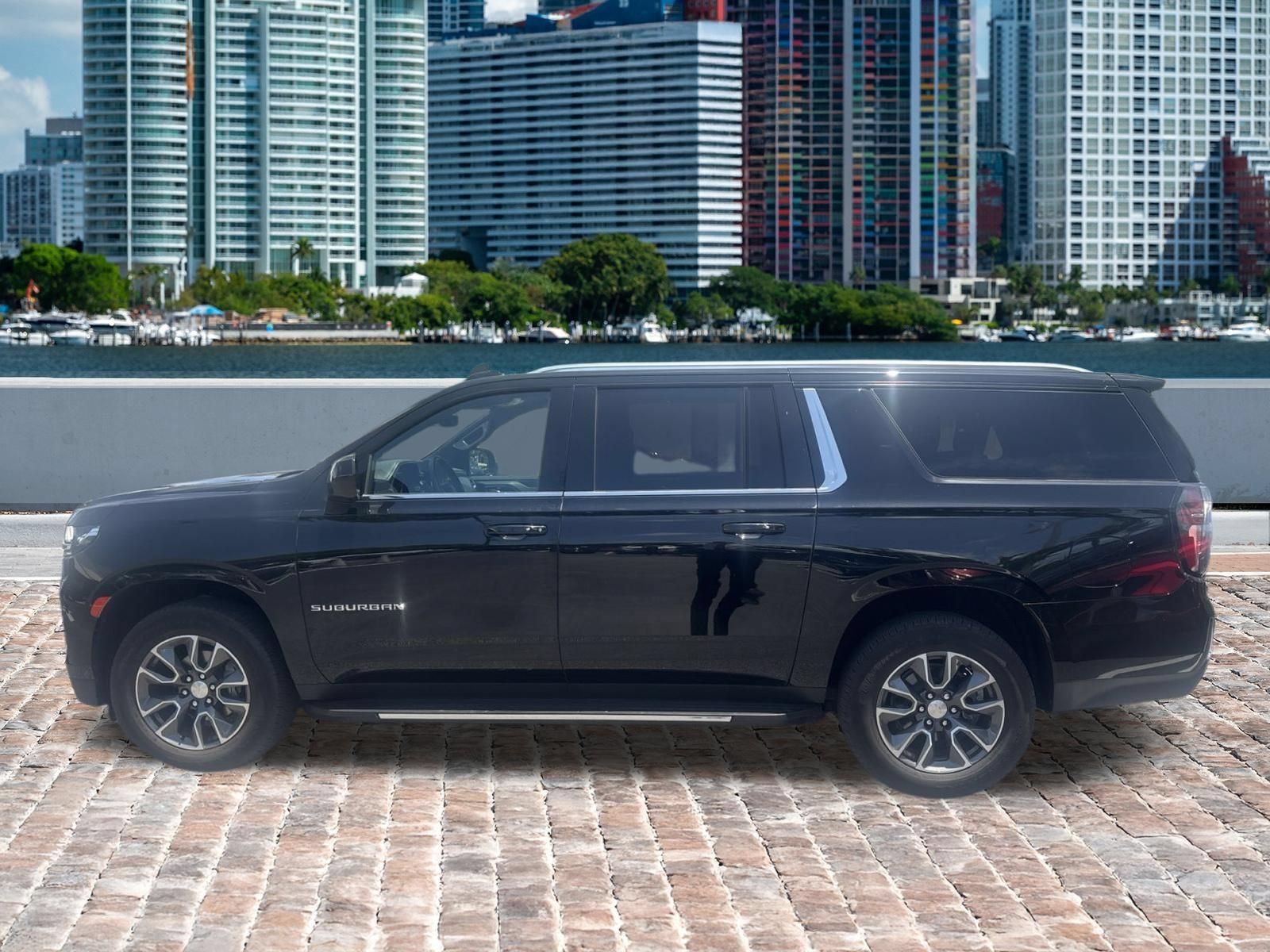 Used 2024 Chevrolet Suburban LT RWD image 5