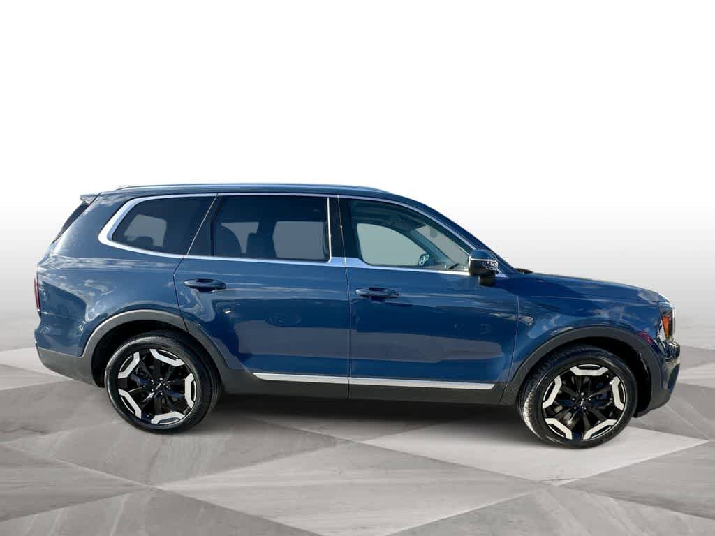 Used 2023 Kia Telluride EX w/ EX Captain's Chair Package FWD image 9