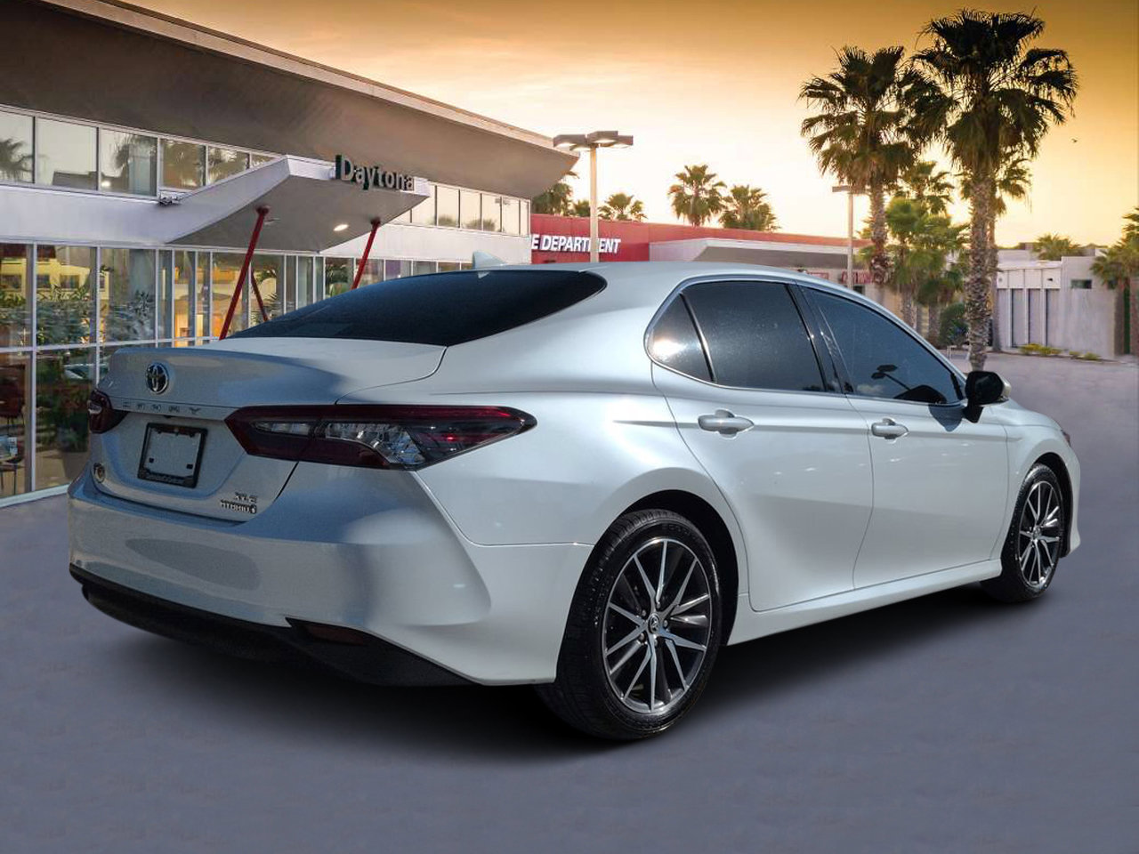 Used 2022 Toyota Camry XLE w/ Navigation Upgrade Package FWD image 3