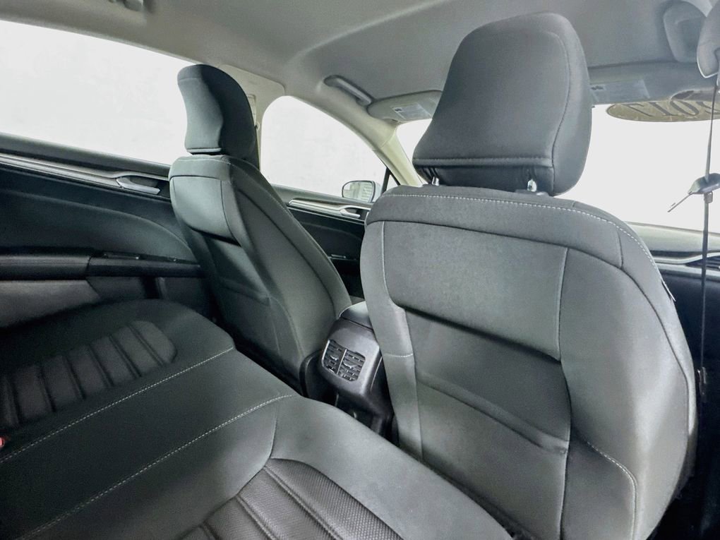 Used 2017 Ford Fusion SE w/ Fusion SE Technology Package image 29