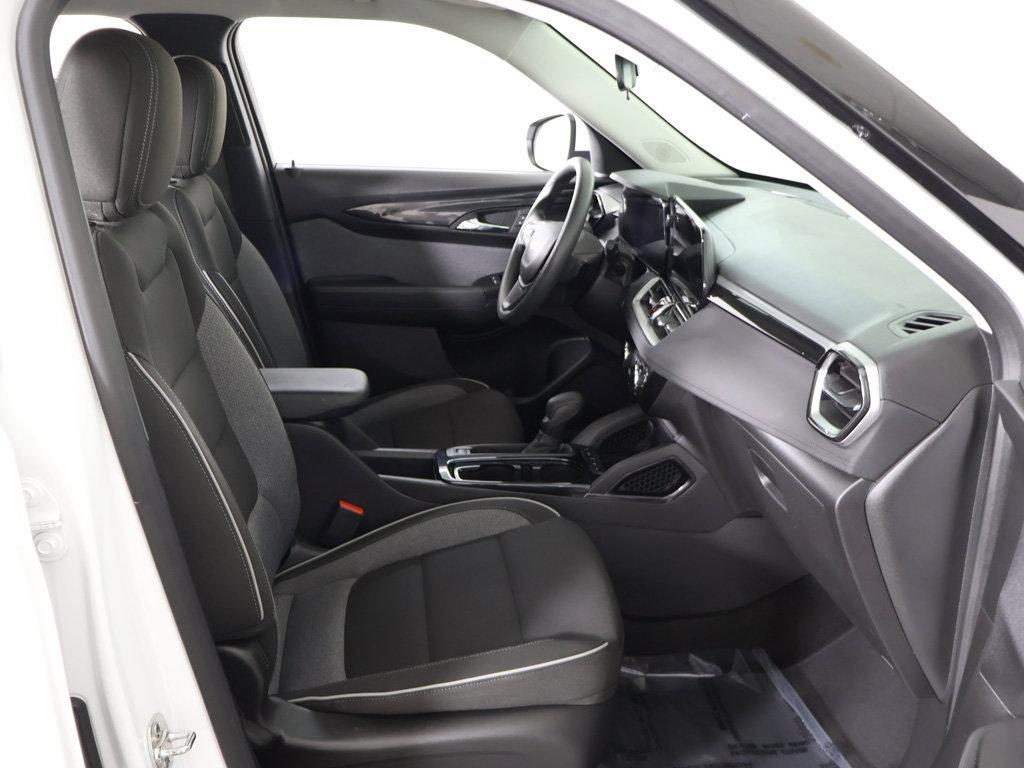 Used 2025 Chevrolet TrailBlazer LT AWD/4WD image 29