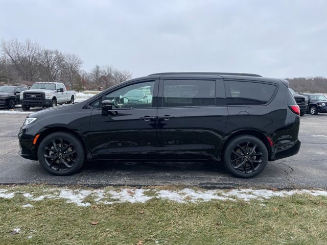 New 2026 Chrysler Pacifica Select w/ S Appearance Package image 11