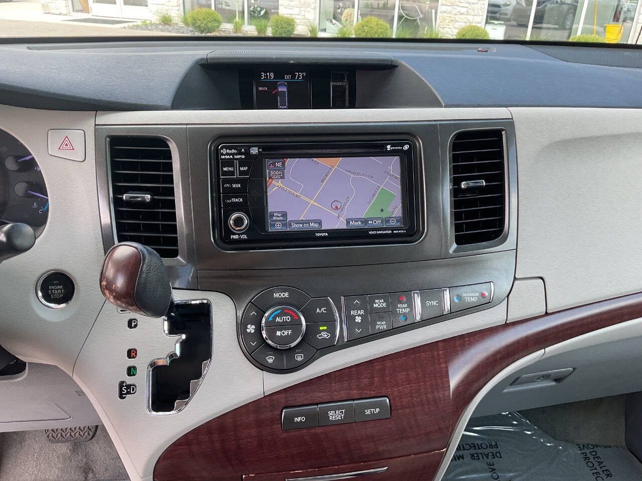 Used 2012 Toyota Sienna XLE FWD image 19