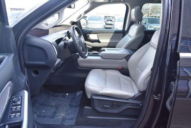Used 2025 Ford Expedition Max Active AWD/4WD image 18