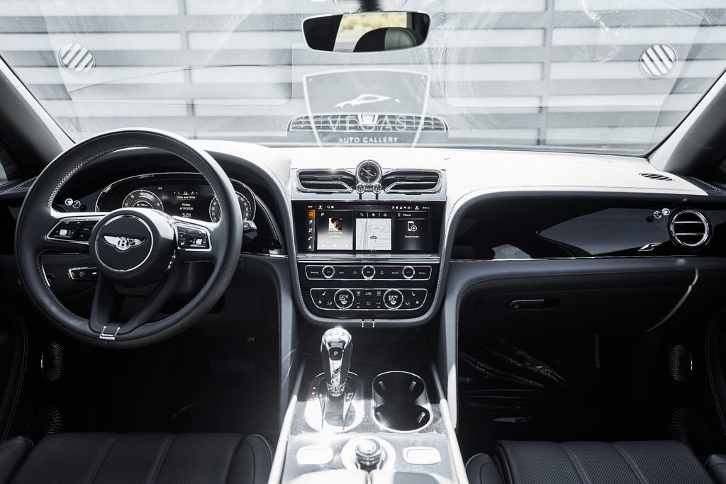 Used 2025 Bentley Bentayga AWD/4WD image 53