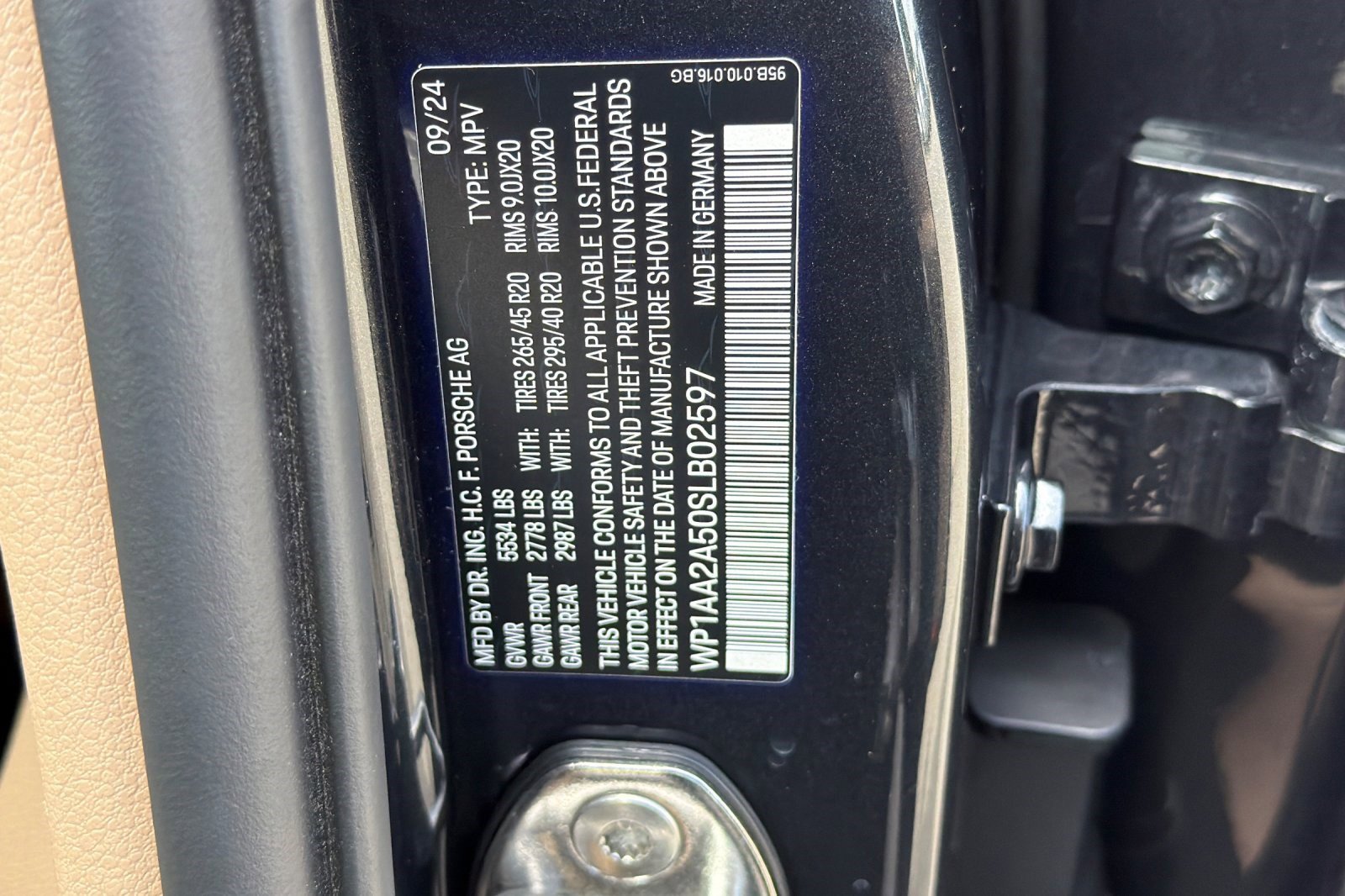 Used 2025 Porsche Macan image 39