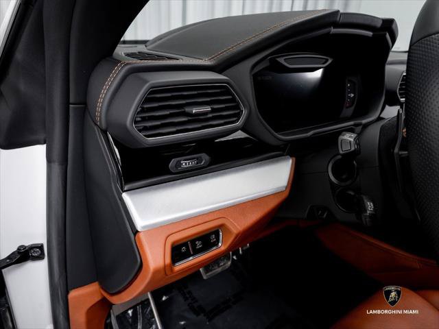 Used 2022 Lamborghini Urus AWD/4WD image 23