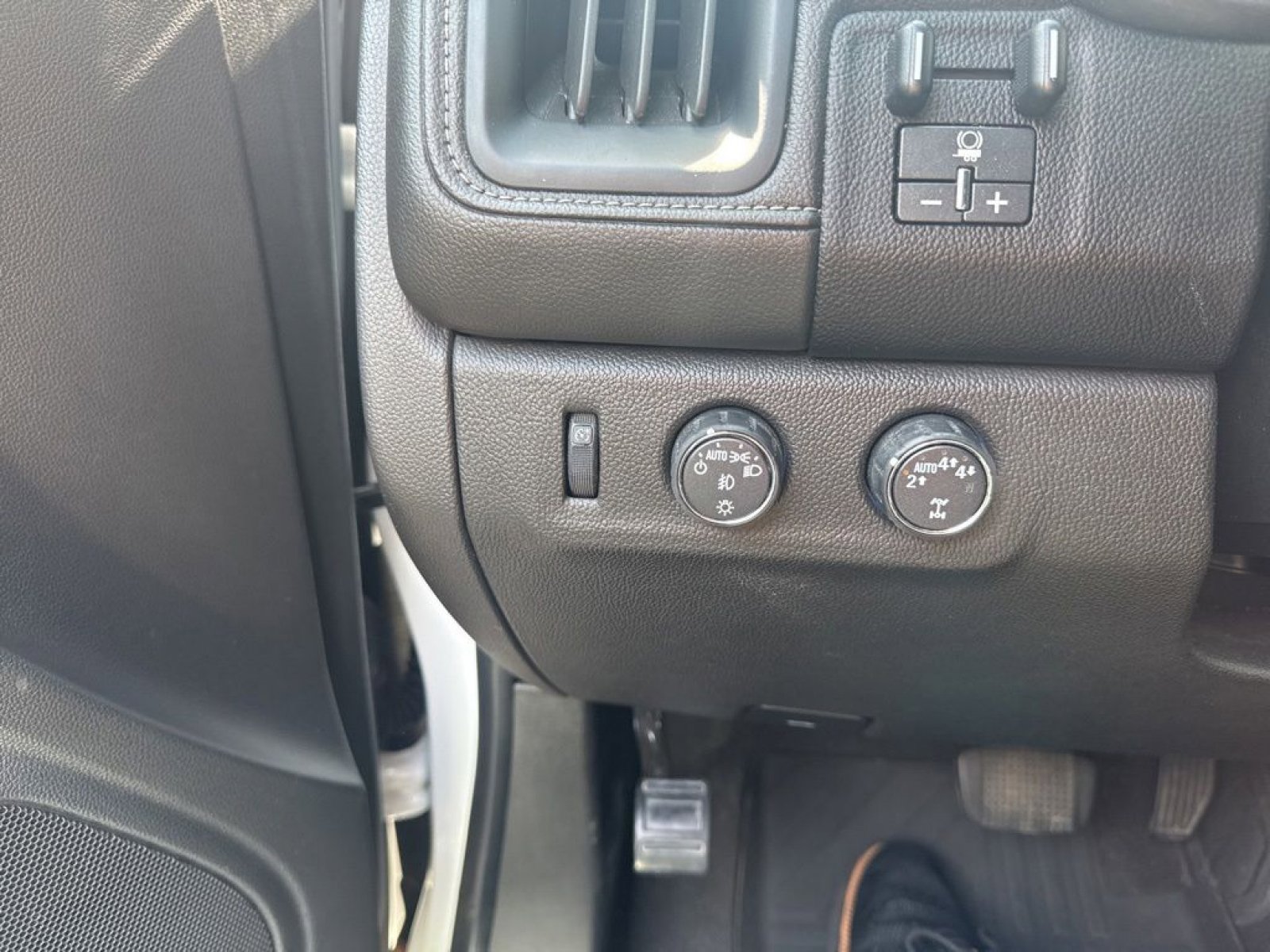 Used 2019 GMC Canyon SLT w/ Driver Alert Package AWD/4WD image 14