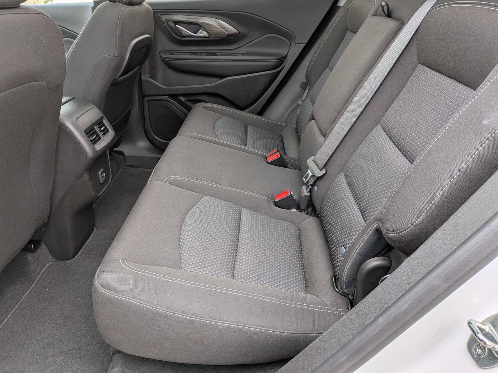 Used 2023 GMC Terrain SLE w/ Driver Convenience Package image 17