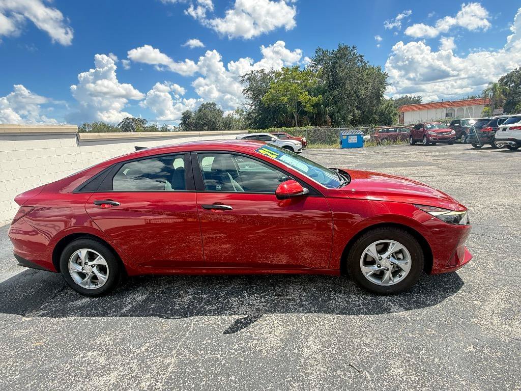 Used 2021 Hyundai Elantra SE FWD image 3