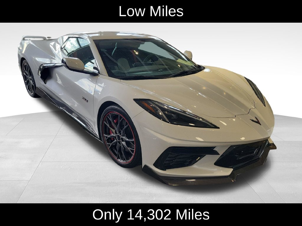 Used 2023 Chevrolet Corvette Stingray Premium Conv w/ Z51 Performance Package RWD image 2
