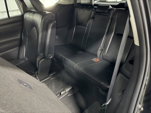 Used 2022 Toyota Highlander XLE image 12