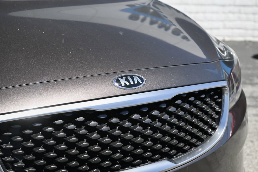 Used 2016 Kia Sedona SX image 11