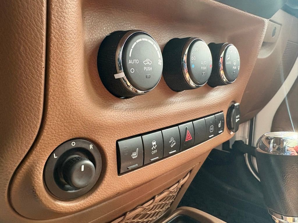 Used 2012 Jeep Wrangler Unlimited Rubicon w/ Connectivity Group image 28