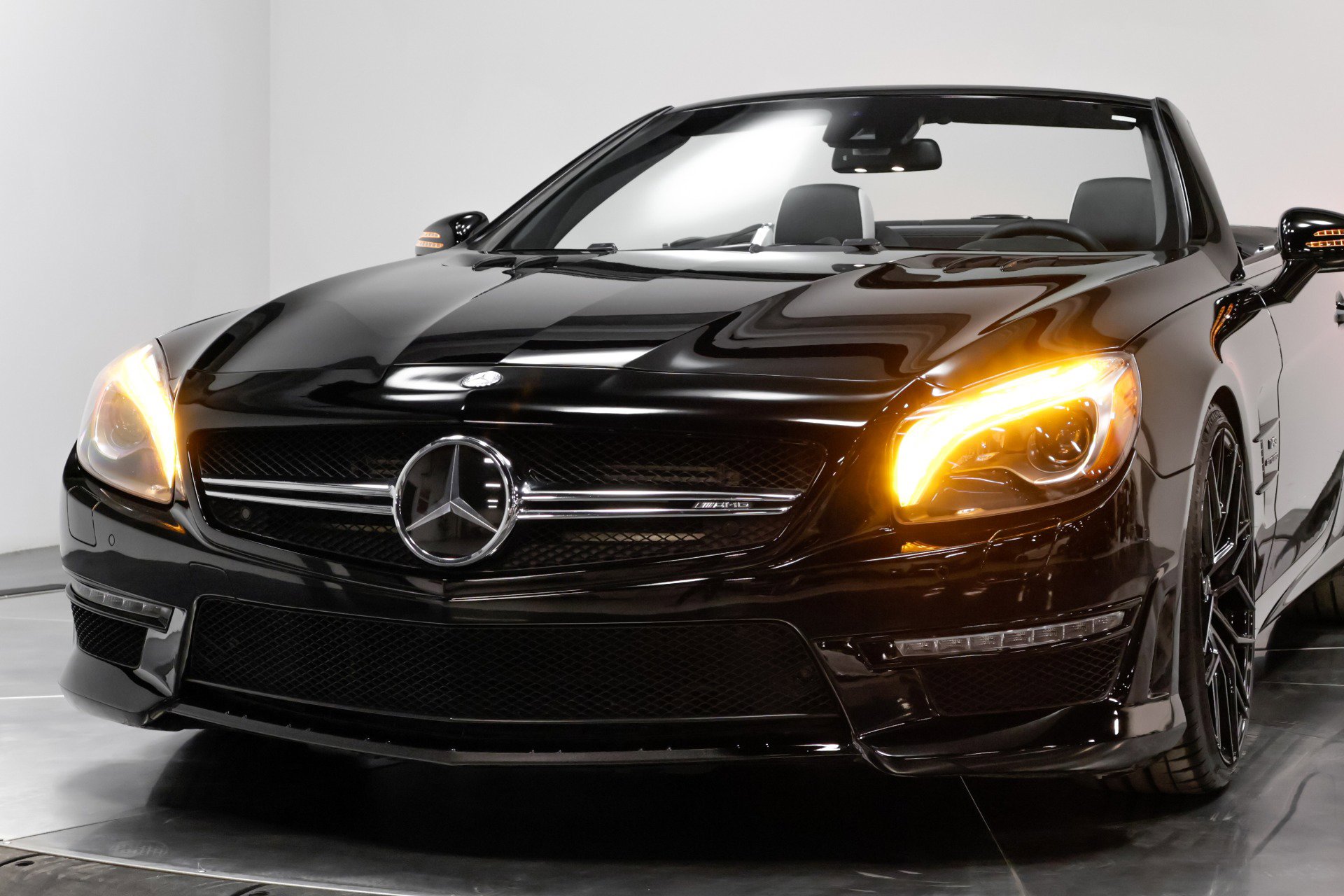 Used 2015 Mercedes-Benz SL 63 AMG w/ Driver Assistance Package image 52