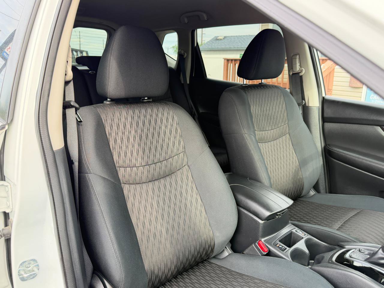 Used 2018 Nissan Rogue SV AWD/4WD image 44