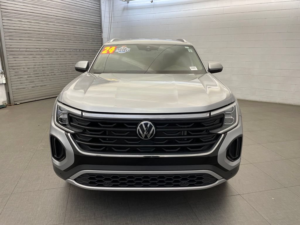 Used 2024 Volkswagen Atlas Cross Sport SE FWD image 4