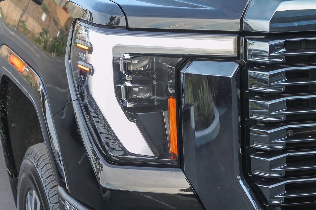 Used 2024 GMC Sierra 2500 Denali Ultimate AWD/4WD image 4