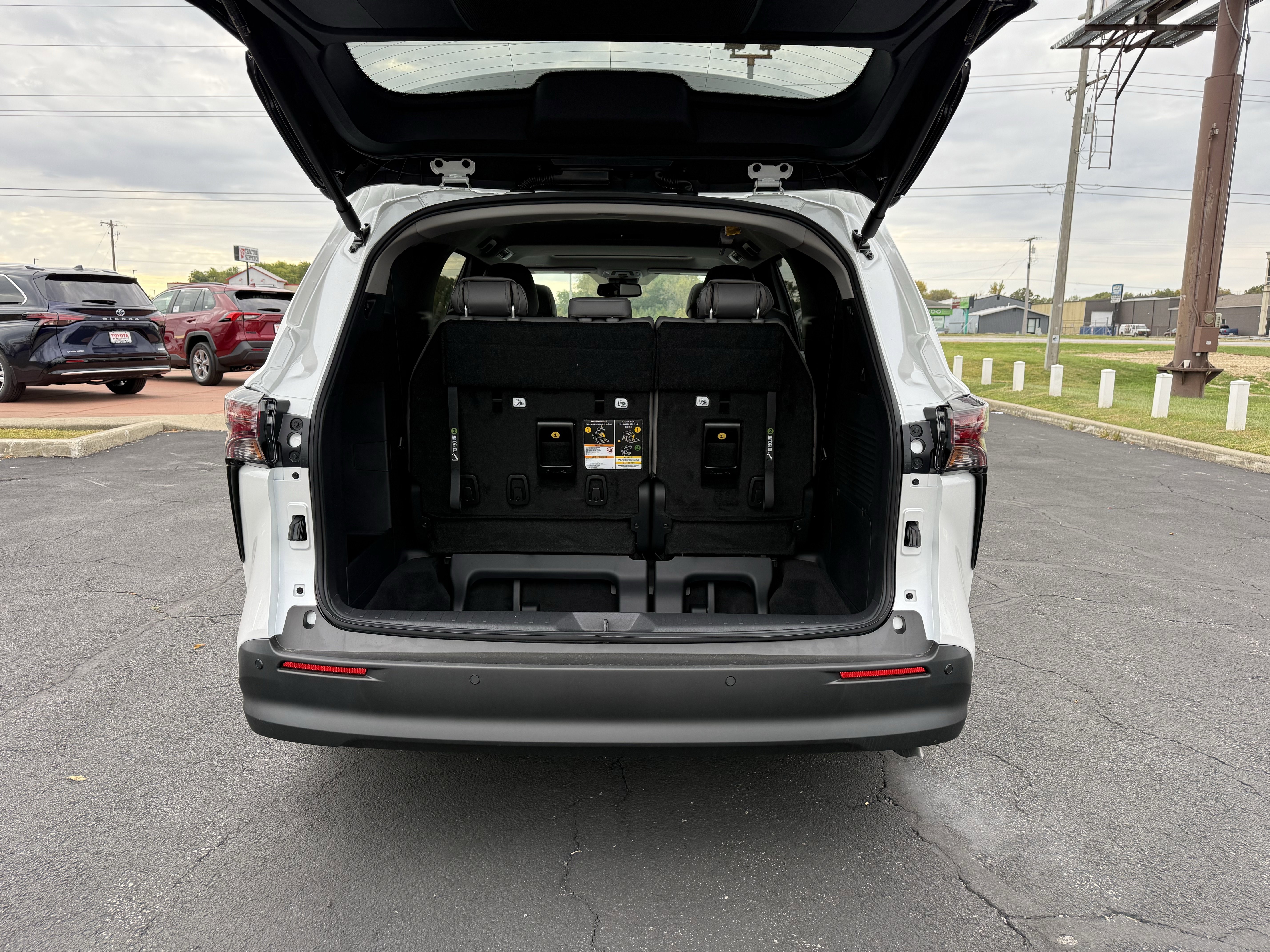 New 2025 Toyota Sienna XLE w/ XLE Plus Package image 4