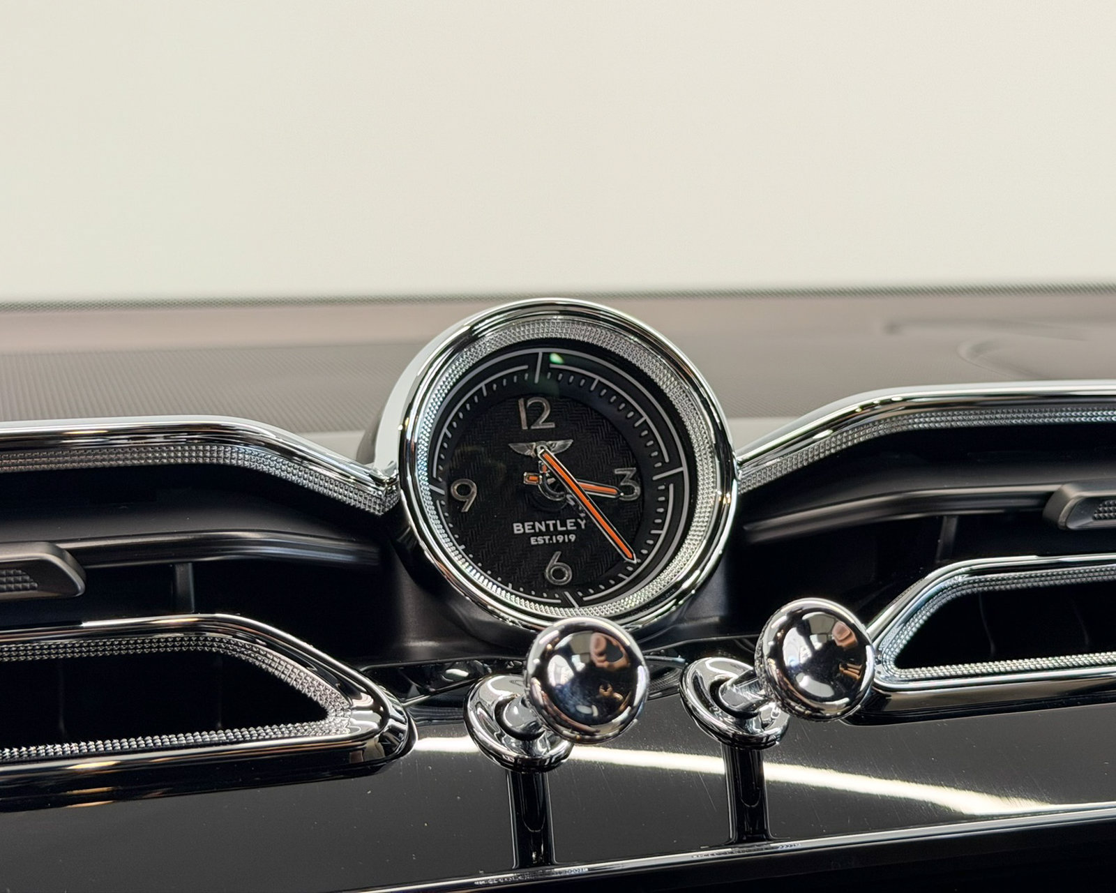 New 2027 Bentley Bentayga AWD/4WD image 31