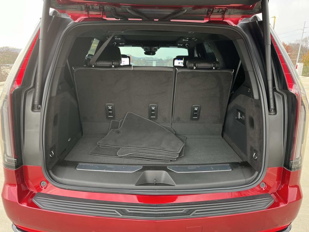 Certified 2024 Cadillac Escalade Sport Platinum w/ Heavy-Duty Trailer Package image 12