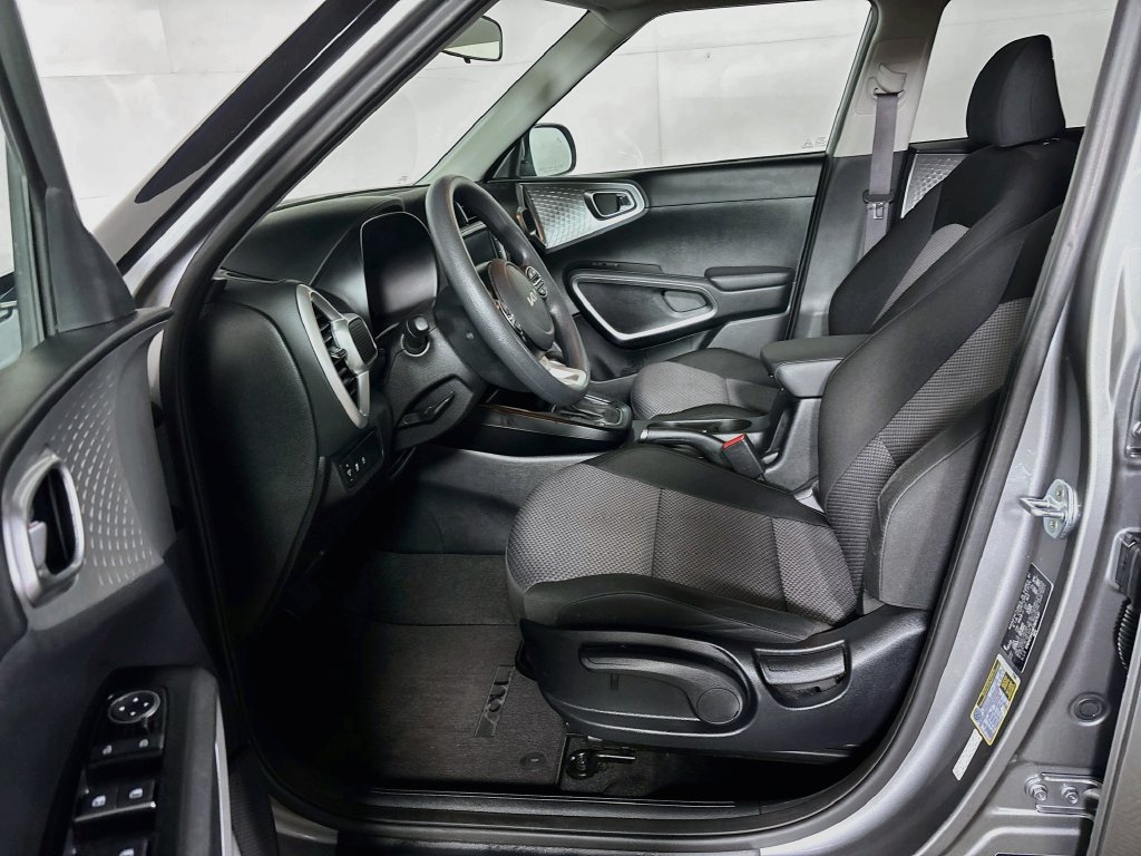 Used 2023 Kia Soul LX w/ LX Technology Package FWD image 11