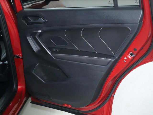 Used 2024 Volkswagen Tiguan SE R-Line image 33