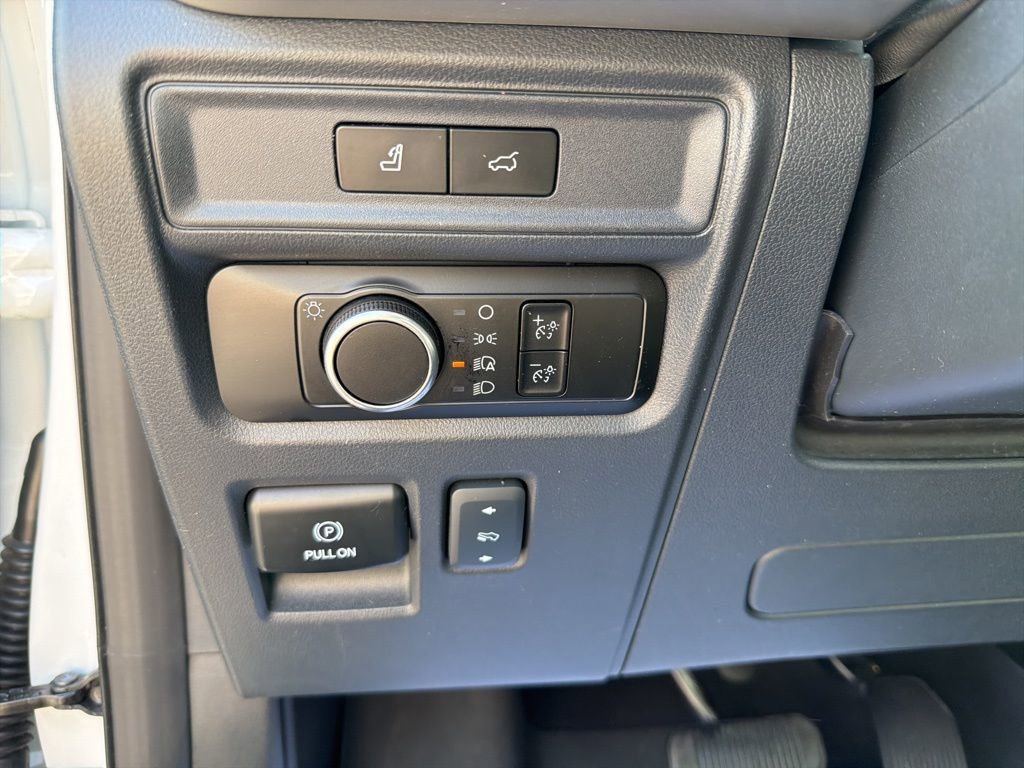 Used 2024 Ford Expedition XLT image 18