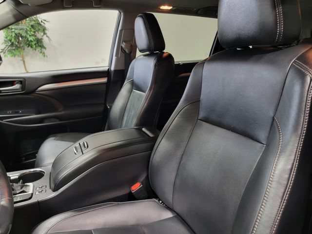 Used 2017 Toyota Highlander XLE AWD/4WD image 13