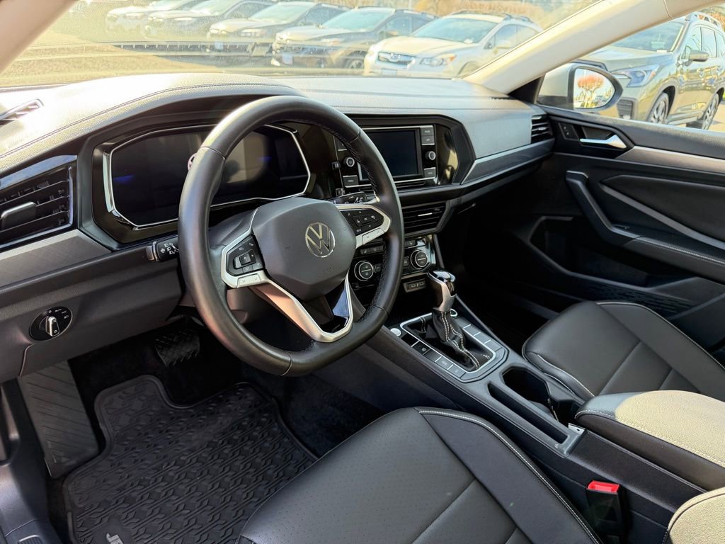 Used 2024 Volkswagen Jetta SE image 18