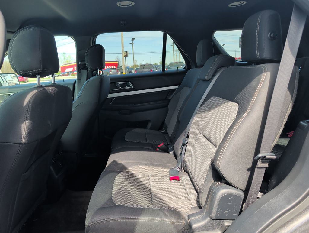 Used 2017 Ford Explorer XLT image 19
