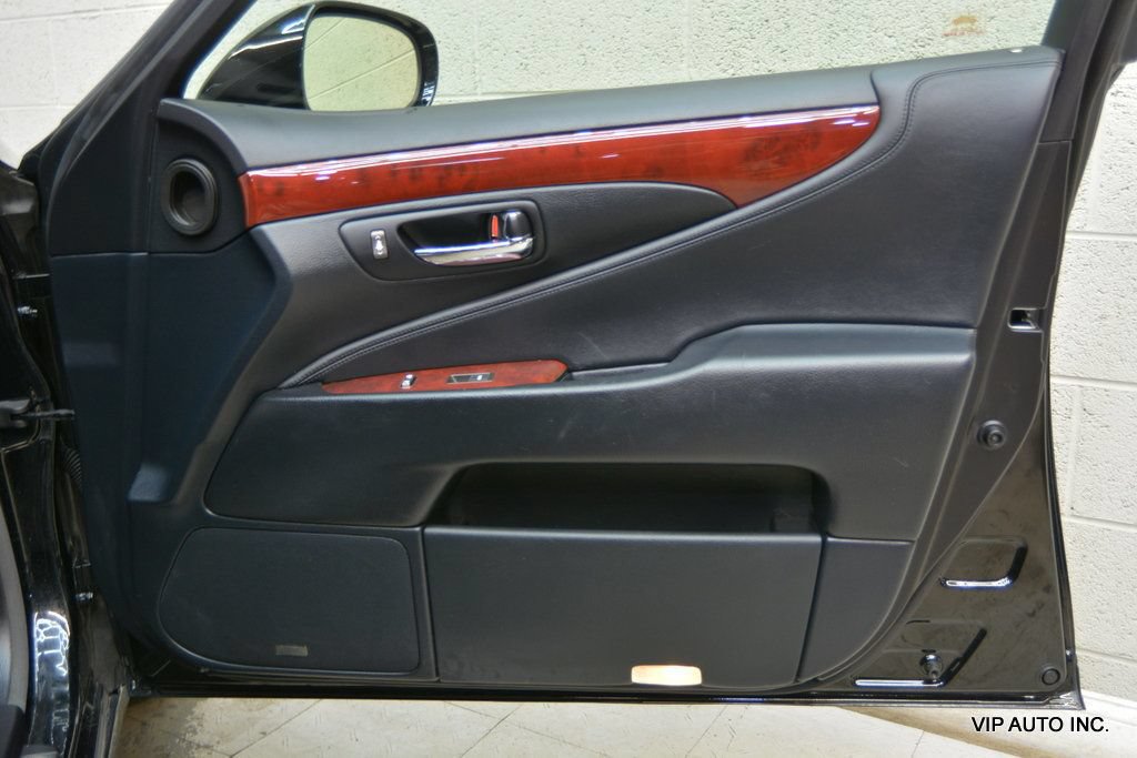 Used 2007 Lexus LS 460 RWD image 8