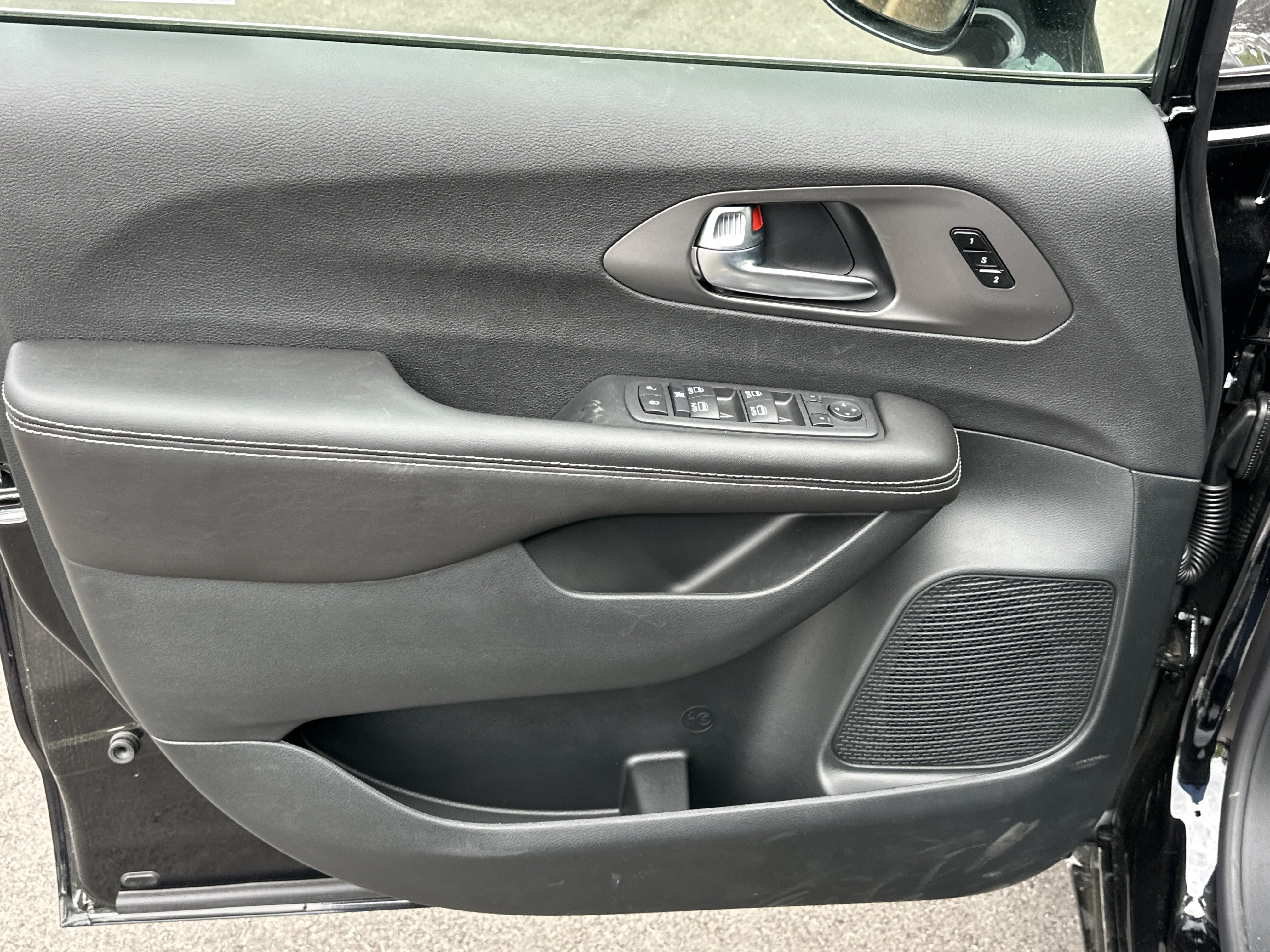 New 2027 Chrysler Pacifica Select FWD image 27