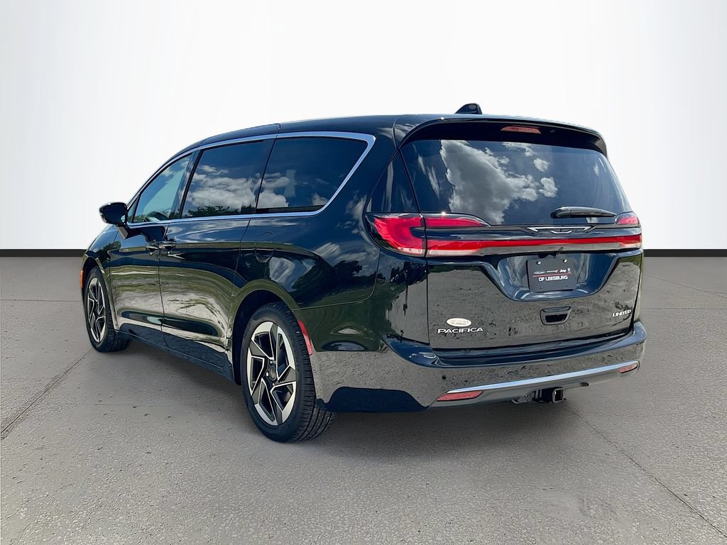 New 2027 Chrysler Pacifica Limited FWD image 5